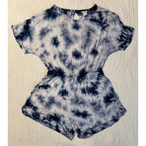 Nordstrom’s tie-dyed romper
Girls medium 8-10￼